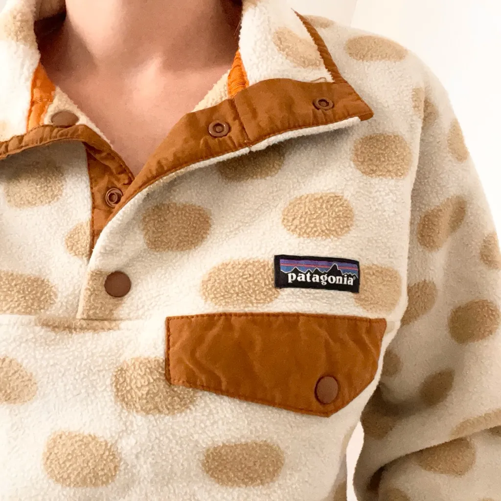 Patagonia Women's Beige and Brown Polka Dot Sweater - Image 4