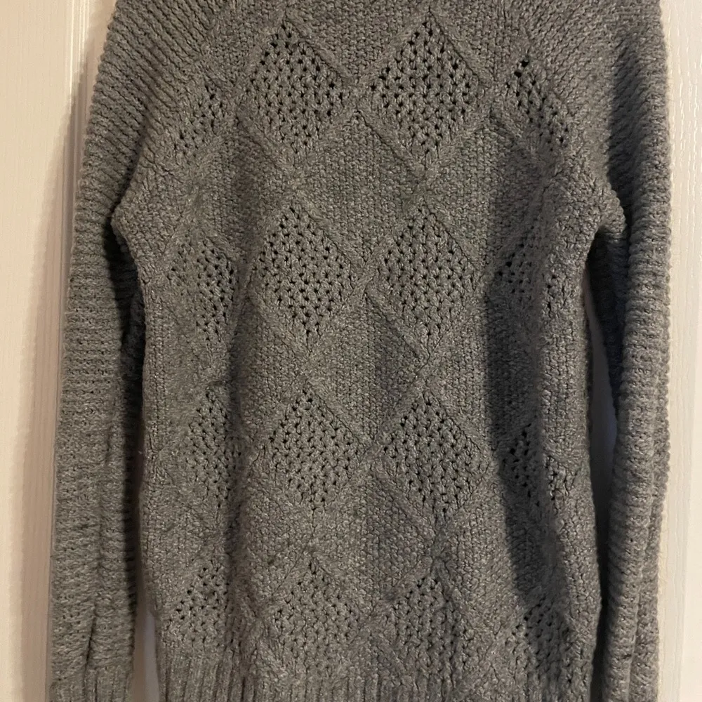 American Eagle Gray Long Sleeve Knit Sweater Raised Baubles S Preppy Casual Cozy - Image 2