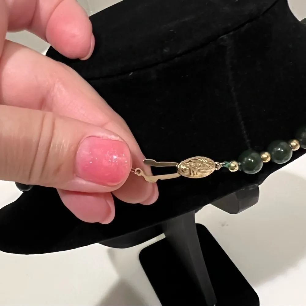 Vintage Chalcedony dark green beads short 8” necklace, unbranded - Image 7