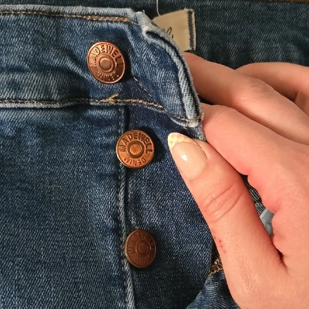 Madewell 10" High-Rise Skinny Jeans in Mackey Wash Size 29 Button-Front Mom - Image 4