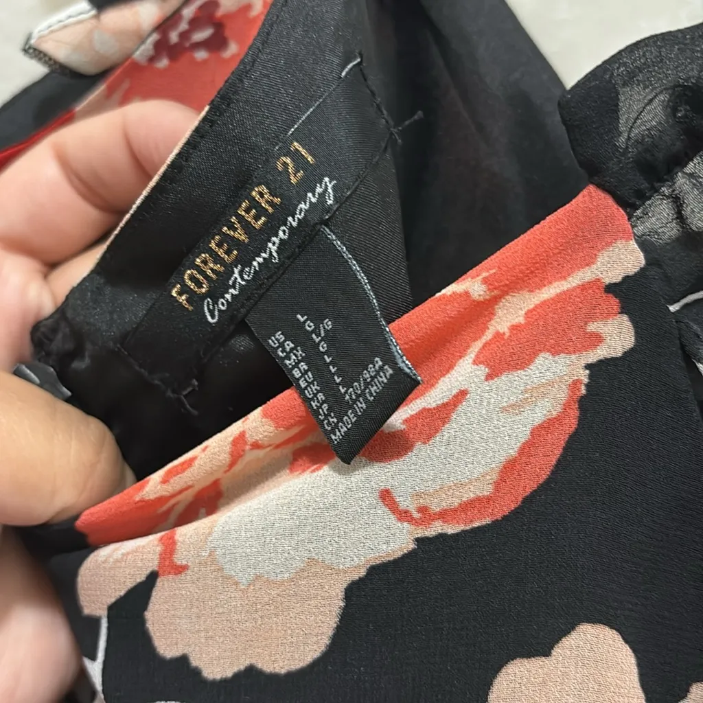 Forever 21 Black Dress with Red Floral Design - Image 3