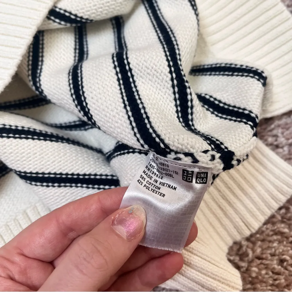 Uniqlo Striped Mock Neck Sweater - Image 6