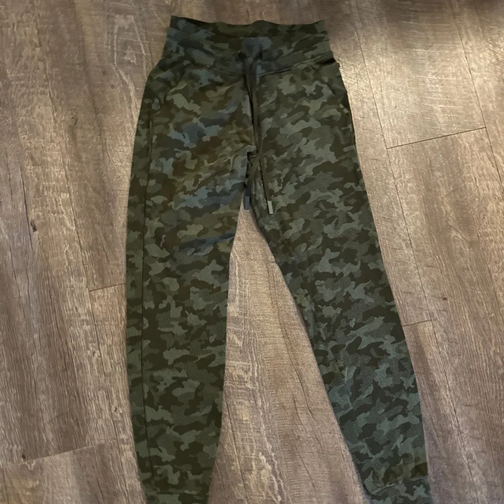 Lululemon Ready to Rulu Jogger in Heritage Camo Dark Olive Green Twill - Image 6