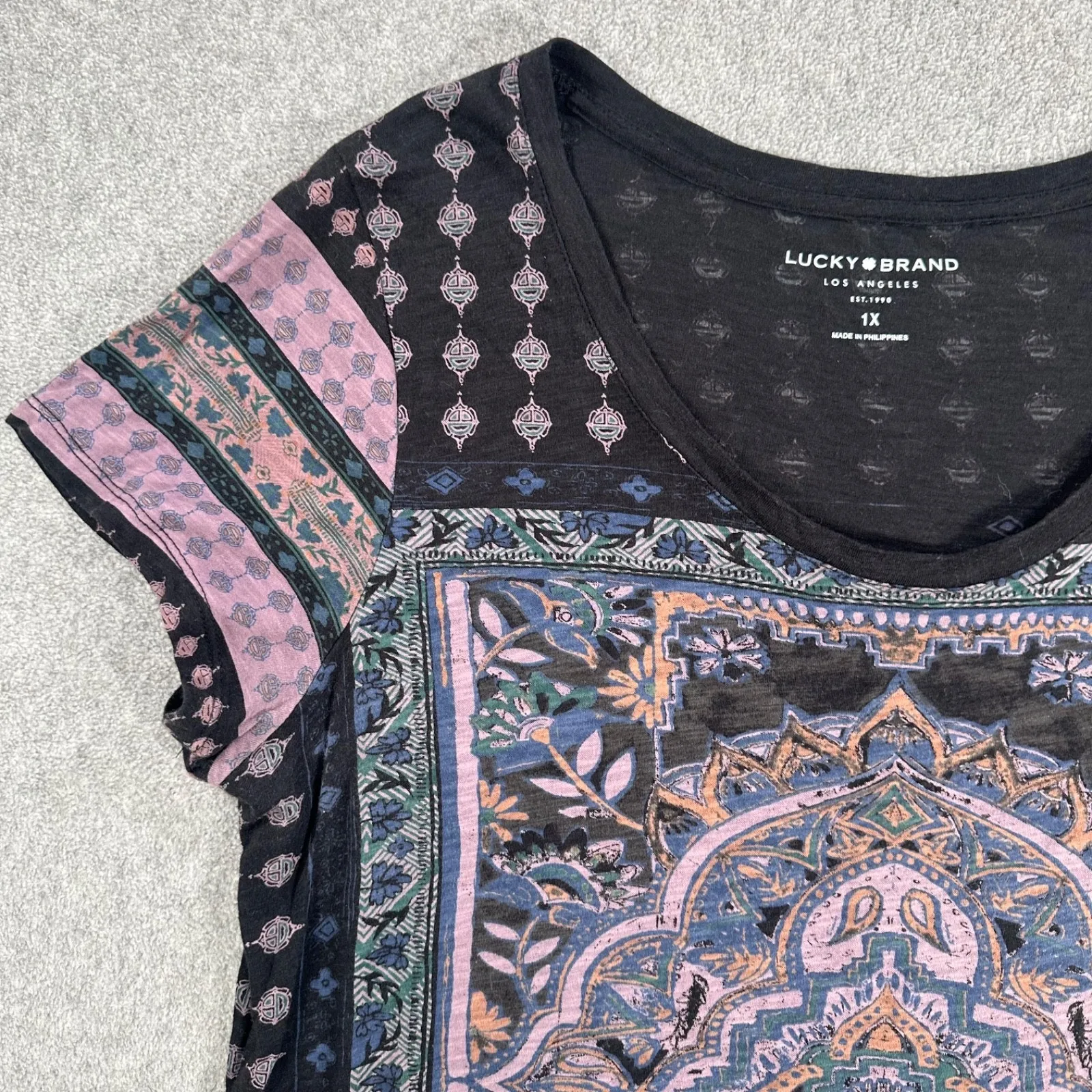 Lucky Brand Boho Printed Tee Shirt Blouse Women's 1X Short Sleeve Navy Purple - Image 2