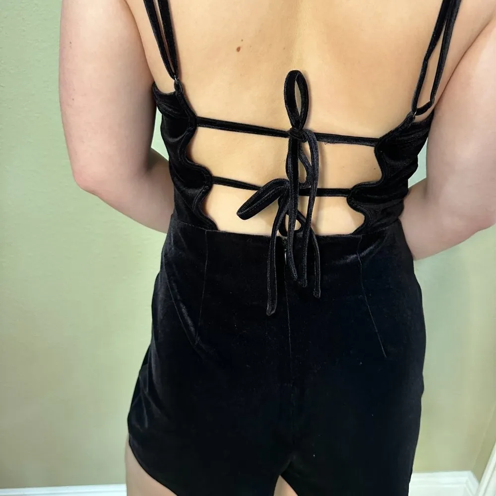 URBAN OUTFITTERS Stretch Velour Tie Back Shorts Short Romper Onesie - size small - Image 4