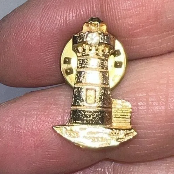 Vintage Gold‎ Tone With Crystal Lighthouse Lapel Pin - Image 6