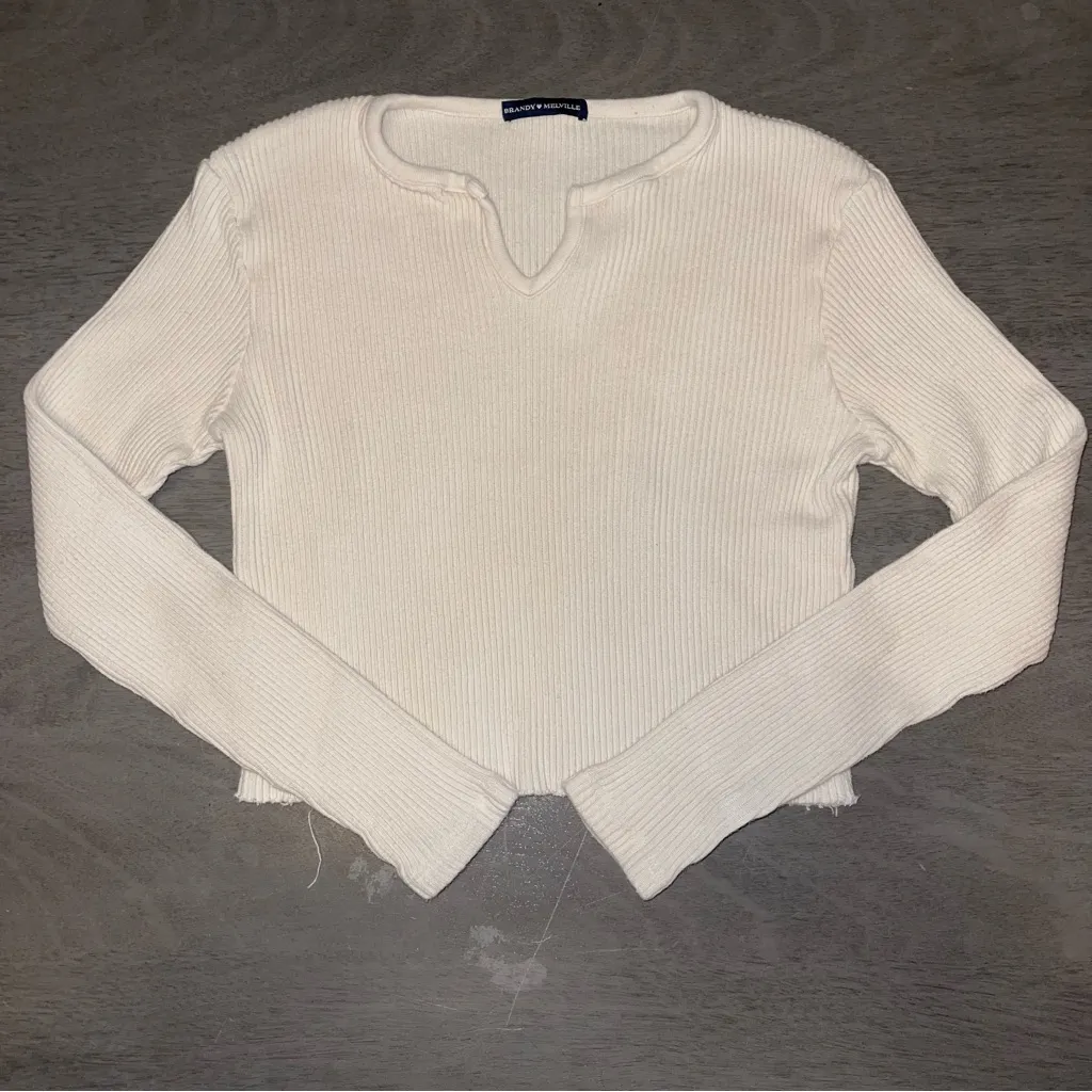 Brandy Melville Cropped Cream Long Sleeve - Image 2