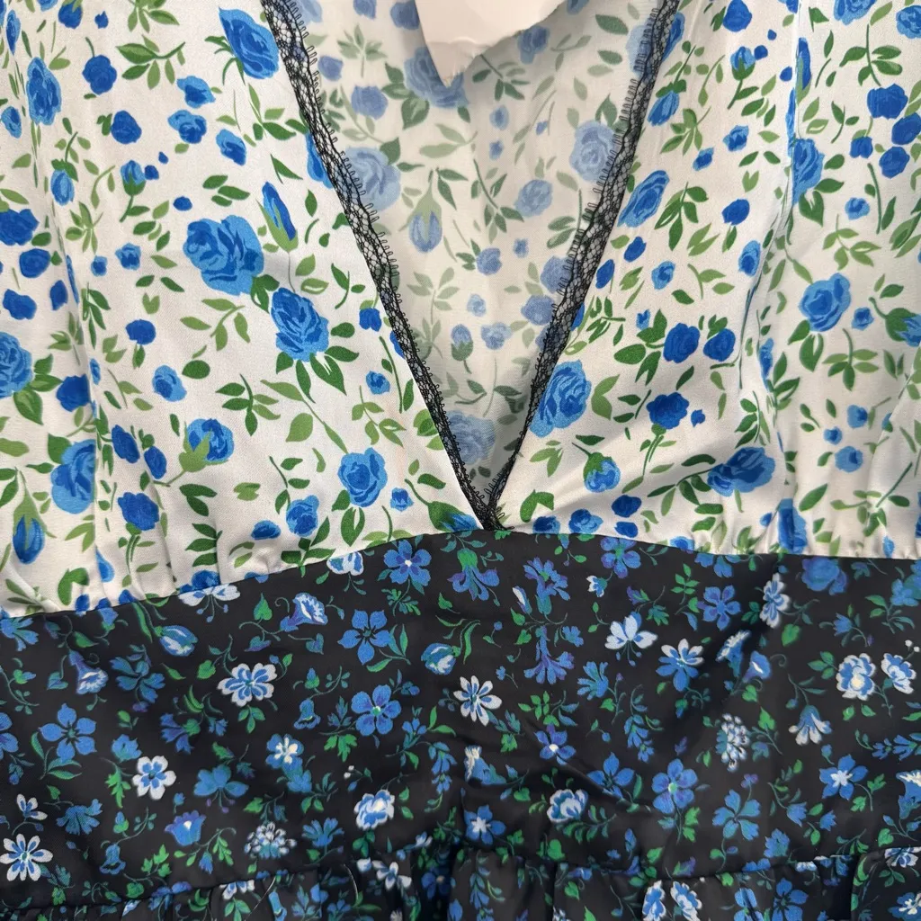 NEW Zara Ditsy Floral Lace Smocked V-neck Long Sleeve Blouse Size Large - Image 6