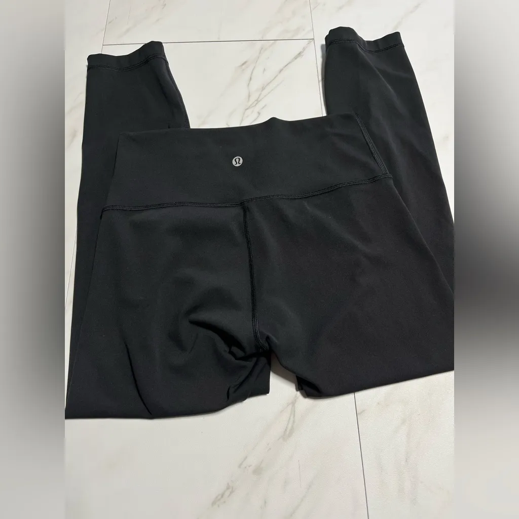 Lululemon Wunder Under Black Crop Full-On Luxtreme 23" size 6 - Image 3