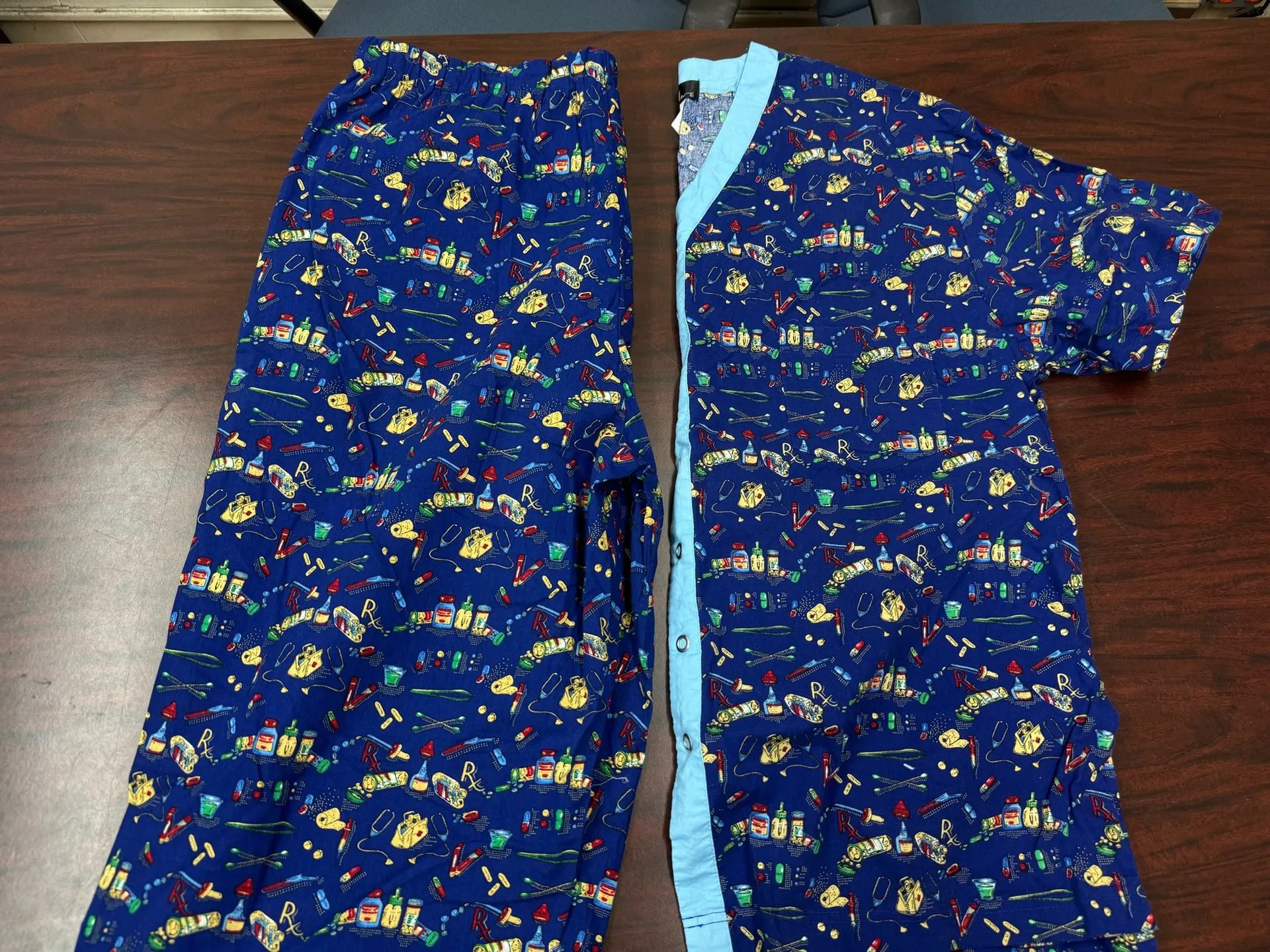 Nicole Miller Medical Print Scrub Set Size Large/X-Large - Image 2