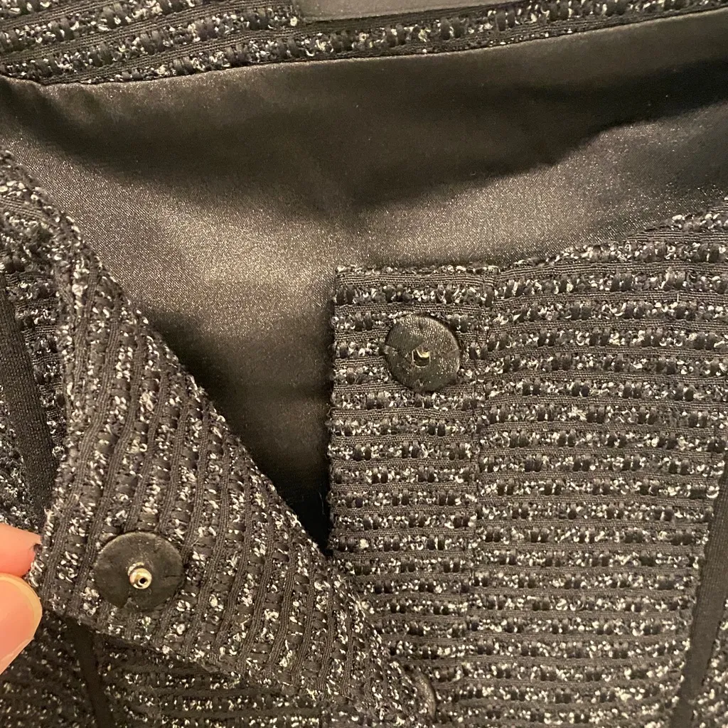 Tahari Black Textured Shoulder Pads  Blazer size 10 - Image 6