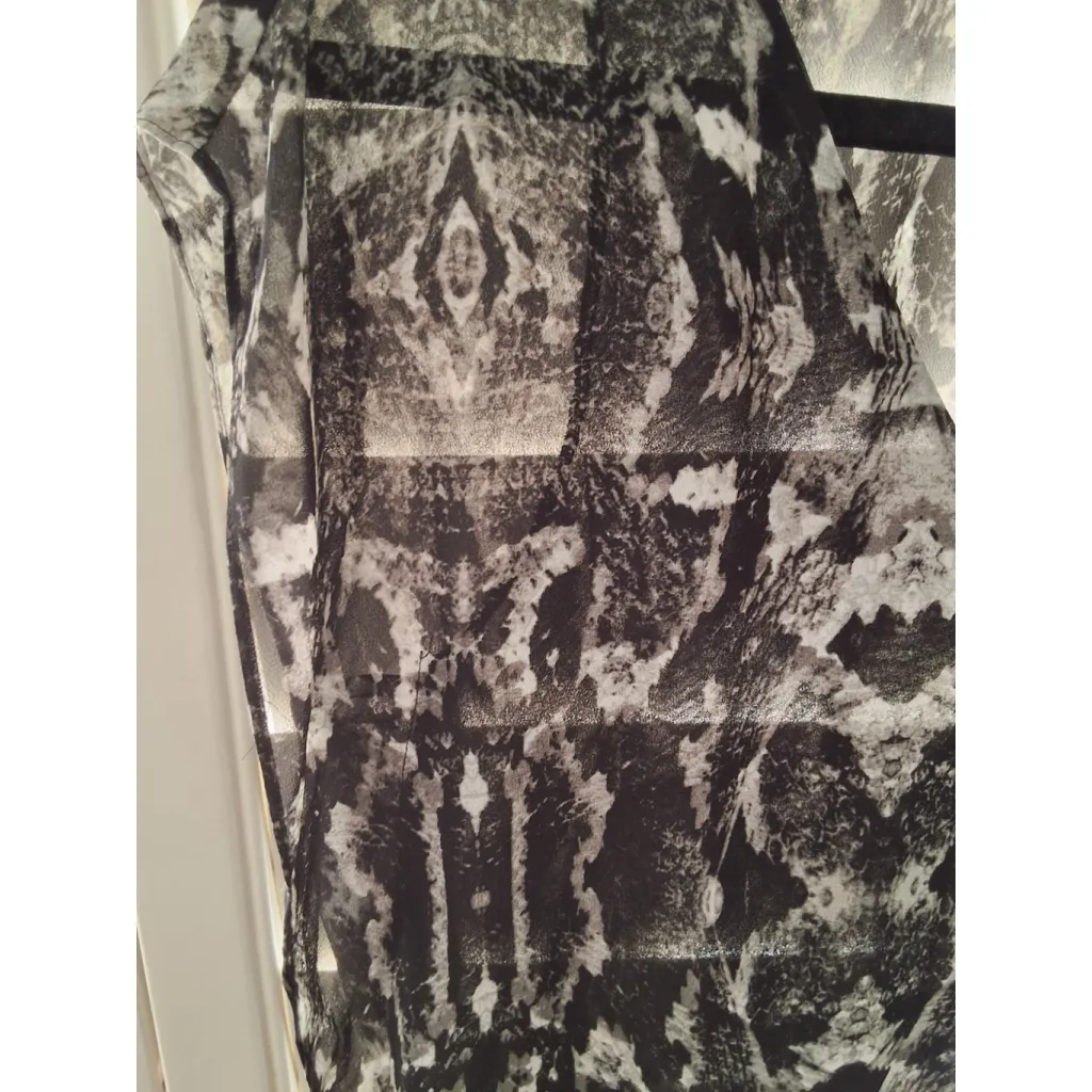 Guess Size S Womens Black White Front Lined With Logo Blouse - Image 5