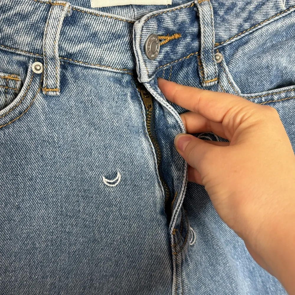 PacSun Rigid Mom Jean crescent moon embroidered high rise jeans size 23 - Image 6