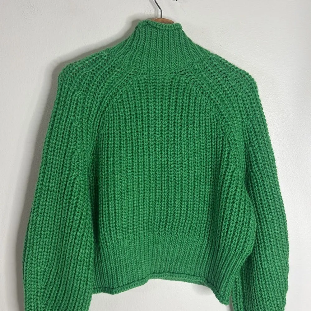 H&M ladies pullover cropped chunky knit vibrate green cozy sweater size small - Image 11