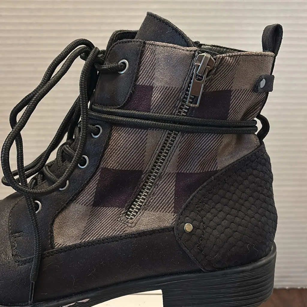 Very G Black and Gray Ankle Boots - Image 9