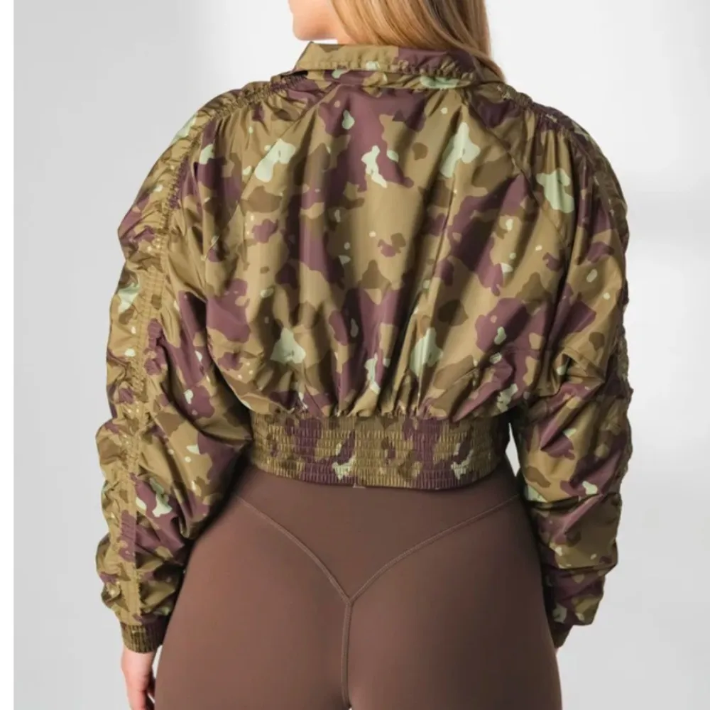NEW Balance Athletica Vitality Green Woodland Camo The Ethos Jacket - Image 6