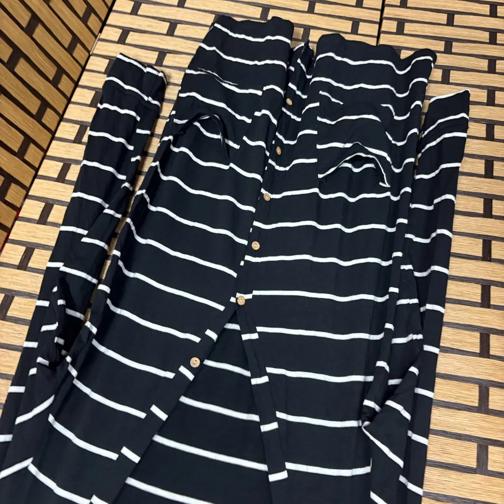 Agnes & Dora Black‎ And White Stripe Button Front Cardigan Size Small - Image 3