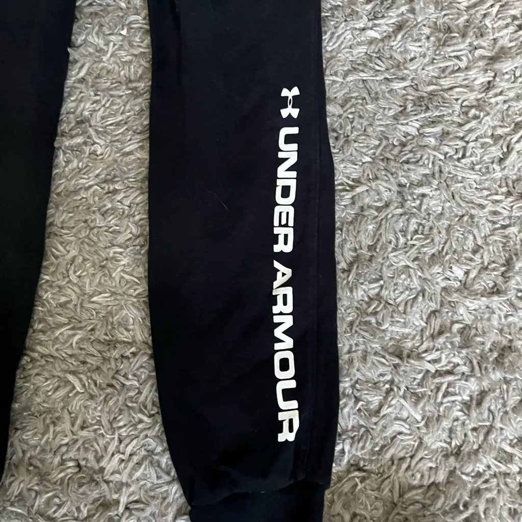 Under Armour Black Sweatpant joggers size medium - Image 5