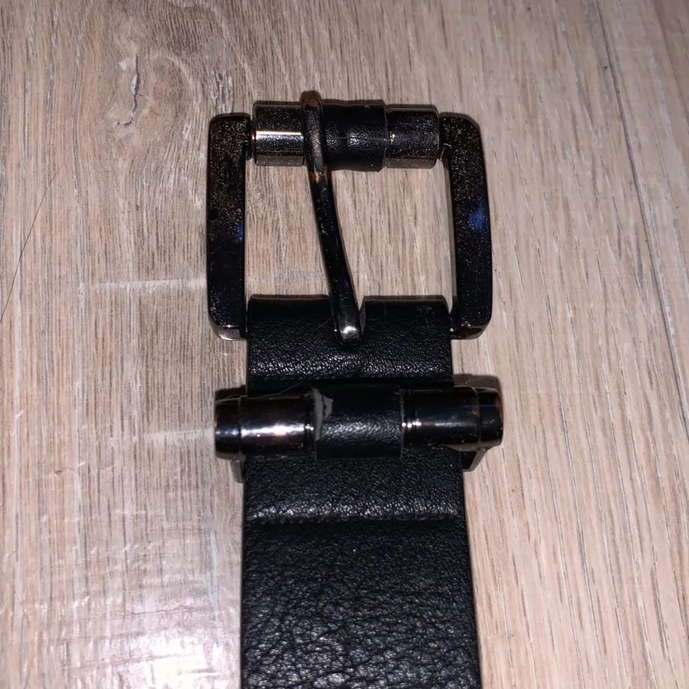 Macy's Woman’s black faux leather large silver belt - Image 2