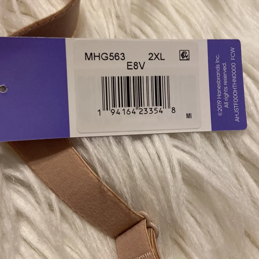 Hanes Bra size 2XL brand new with wires - Image 4