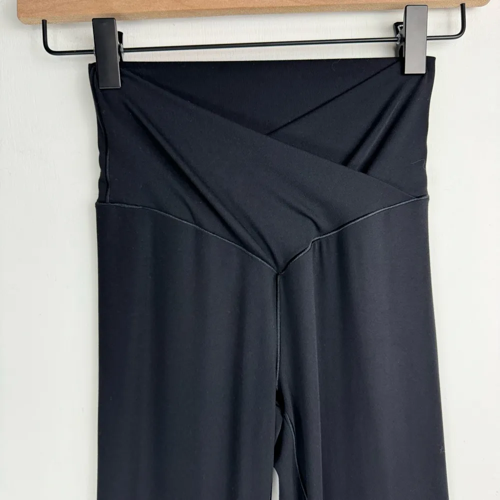 Aerie Real Me High Rise Crossover Flare Leggings Black Sz Small - Image 4