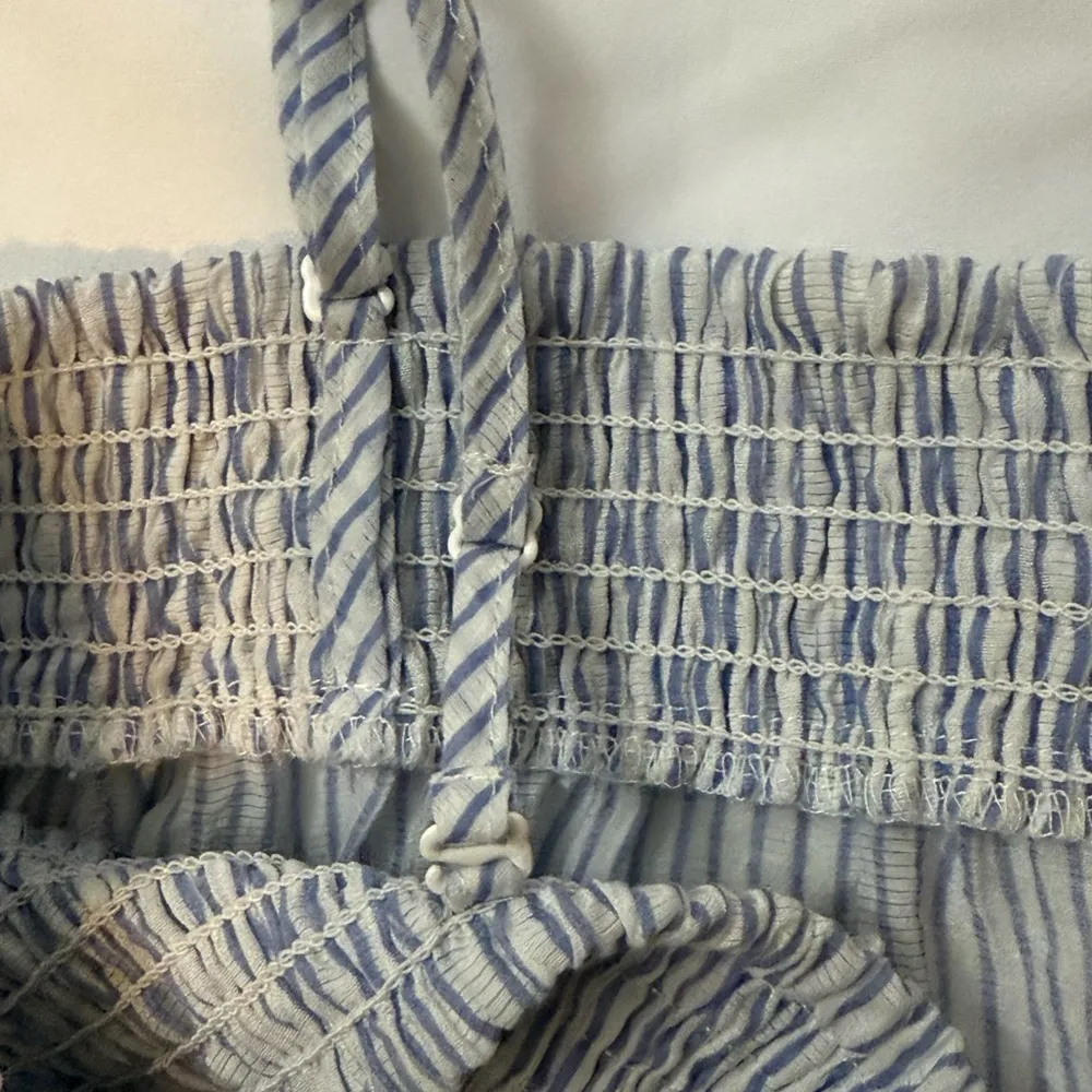 Hem & Thread Blue and White Linen Blouse Size Large - Image 2