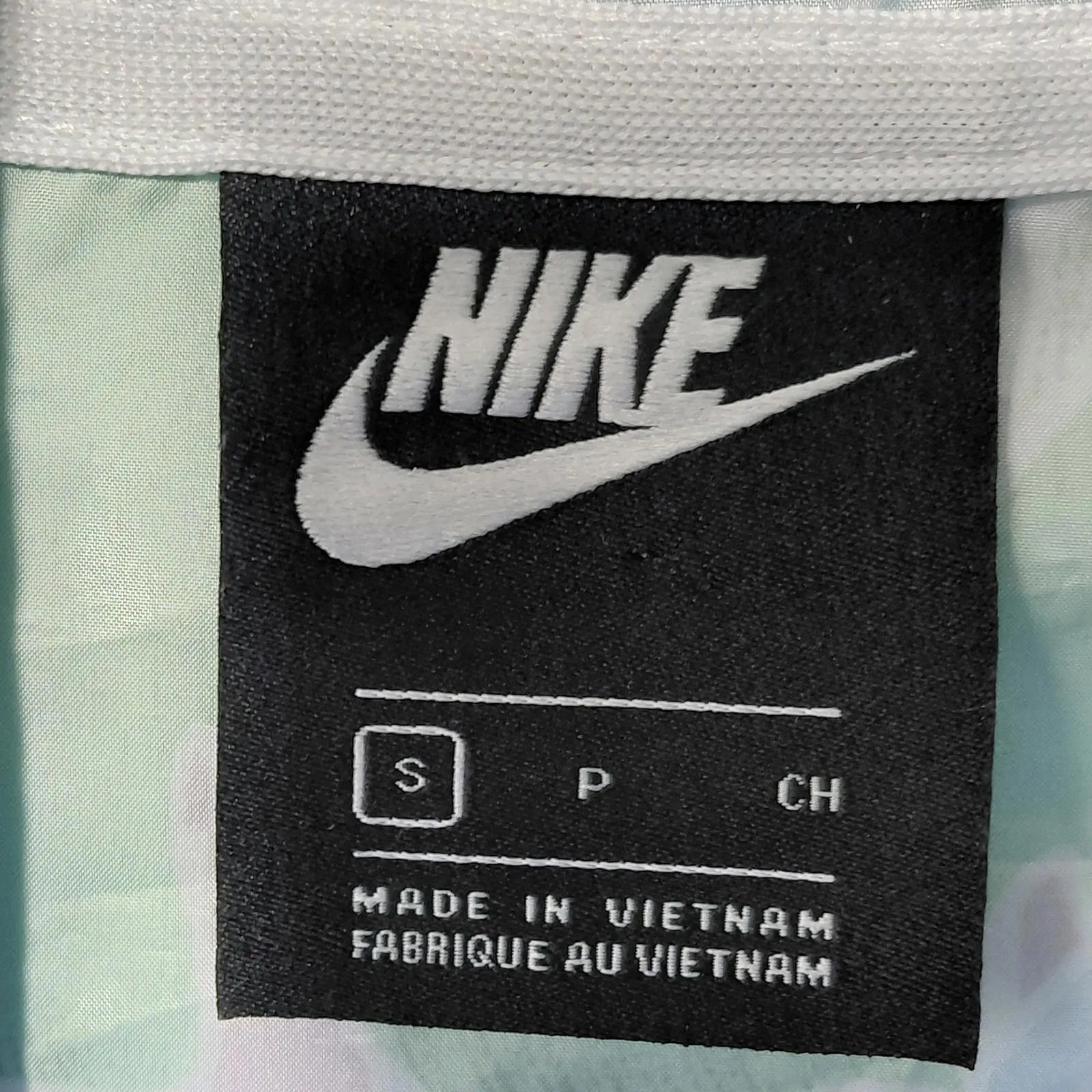 Nike Women's Small Tropical Windrunner Hooded  Activewear Windbreaker Jacket - Image 3