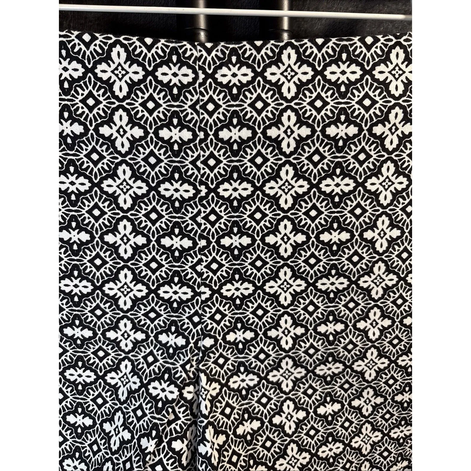 Banana Republic Shorts Women’s Size 6 Black and White Geometric Shape Size Zip - Image 8