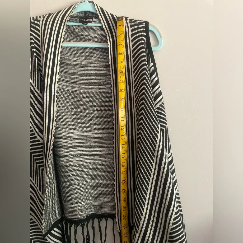 Love & Liberty Oversized Black and White Patterned Shawl Vest , Size S, EUC - Image 5