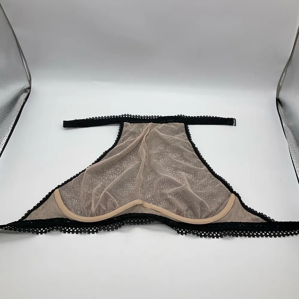 VICTORIAS SECRET TRIANGLE LACE BRALETTE TOP - Image 4