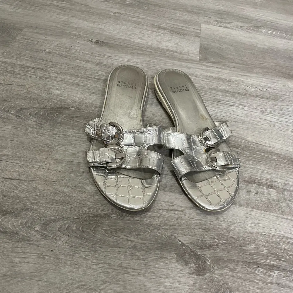 Stuart Weitzman  Silver Metalic Double Buckle Strap Slide Sandals 5.5 - Image 5