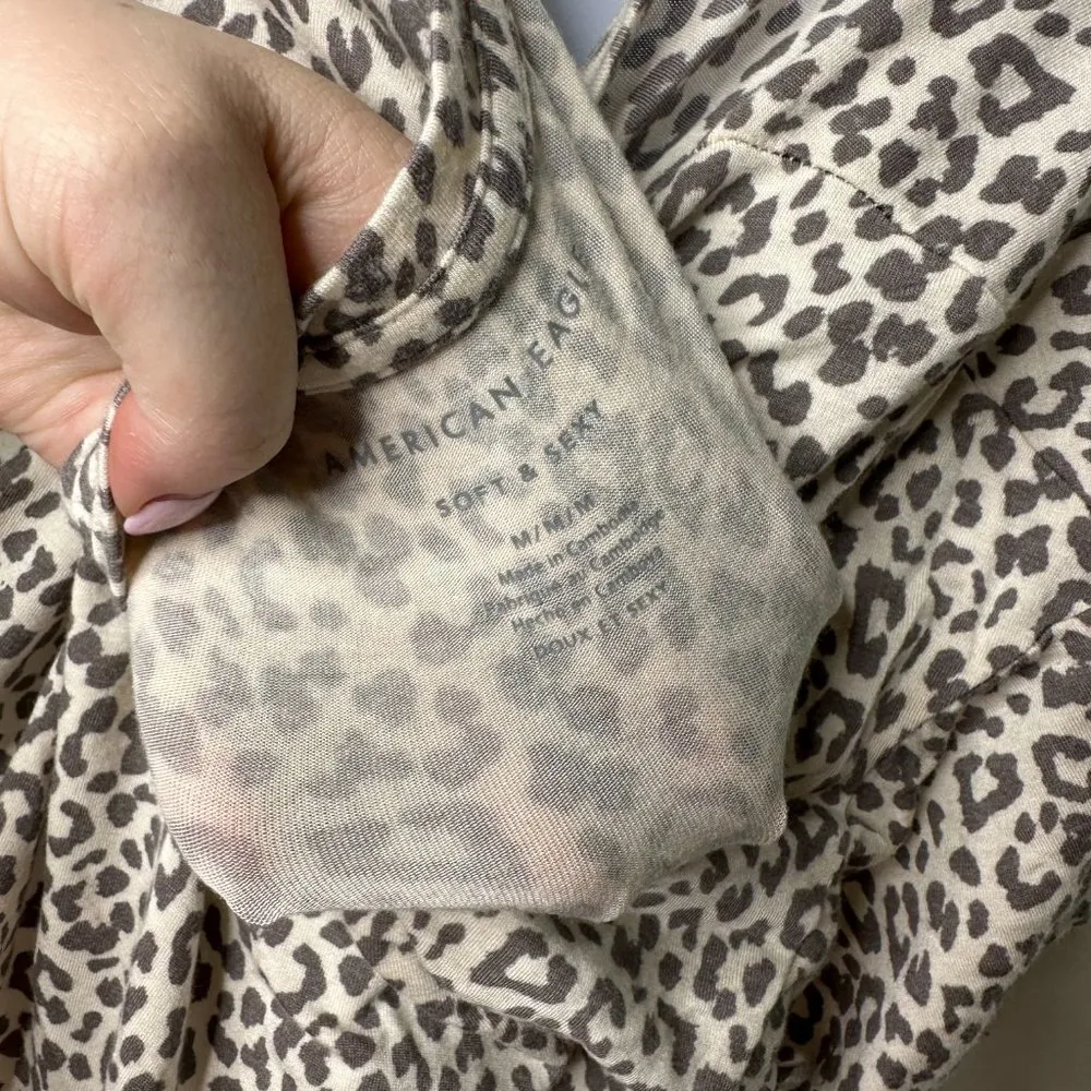 American Eagle Soft & Sexy Leopard Print Short Sleeve Top Medium - Image 4