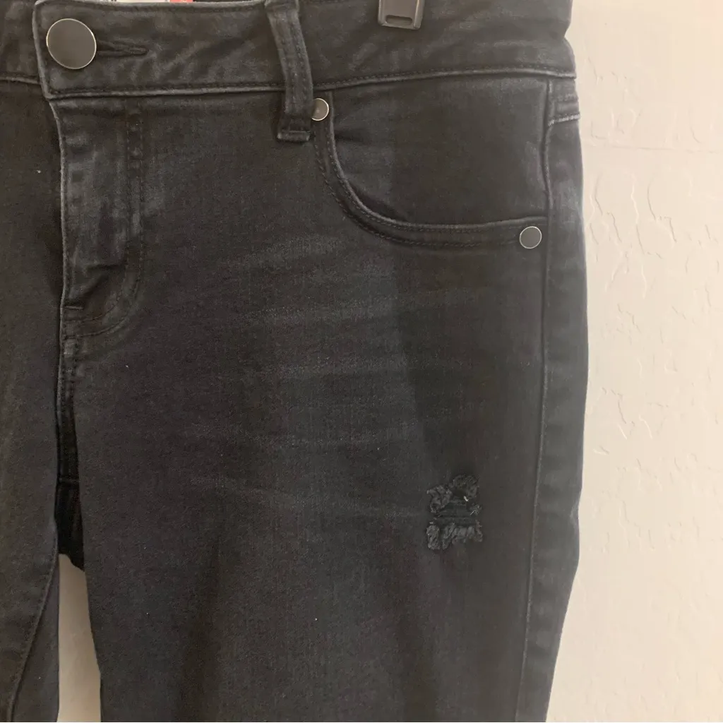 EUC CAbi Slim Boyfriend Distressed Black Wash Jeans Style 3387 Size 6 - Image 6