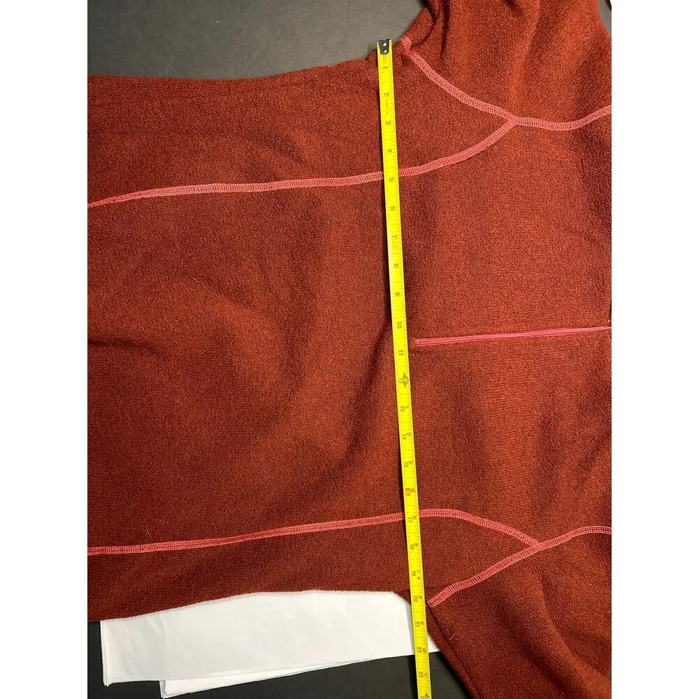 Kuhl  Women's size Large collared quarter zip in burgandy - Image 4