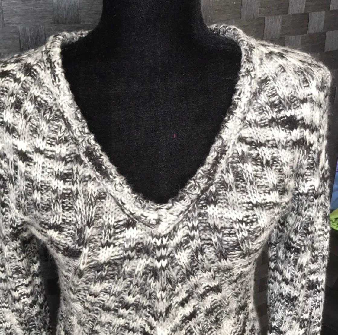 Knit Grey And White Sweater - Image 3