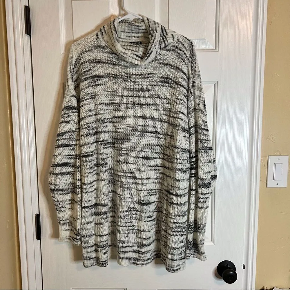 Torrid‎ 3X Turtleneck Sweater. Excellent Condition.  Super Comfy and Flattering. - Image 5