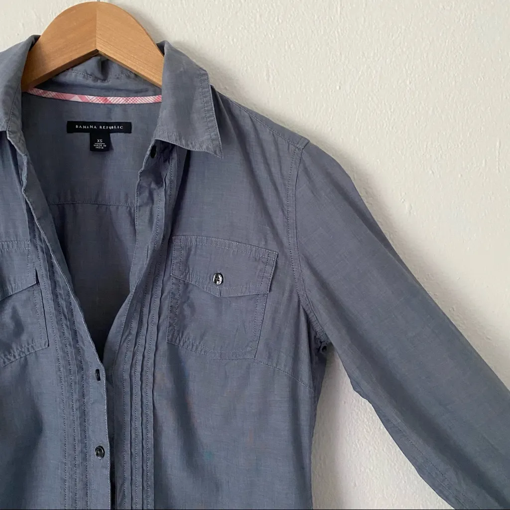 Banana Republic Button Down Pleated Front Blouse Size XS Blue - Image 2