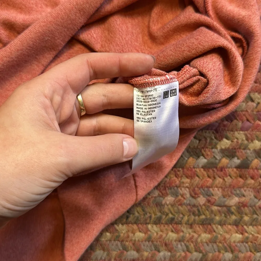 UNIQLO RED MARLED SWEATSHIRT COZY - Image 3