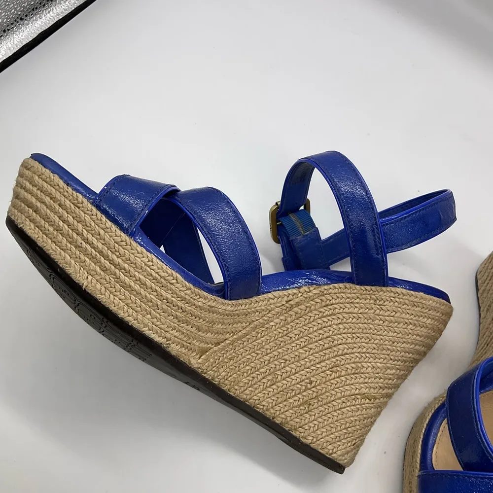 UGG PATENT LEATHER JACKILYN STRAPPY SANDALS - Image 9