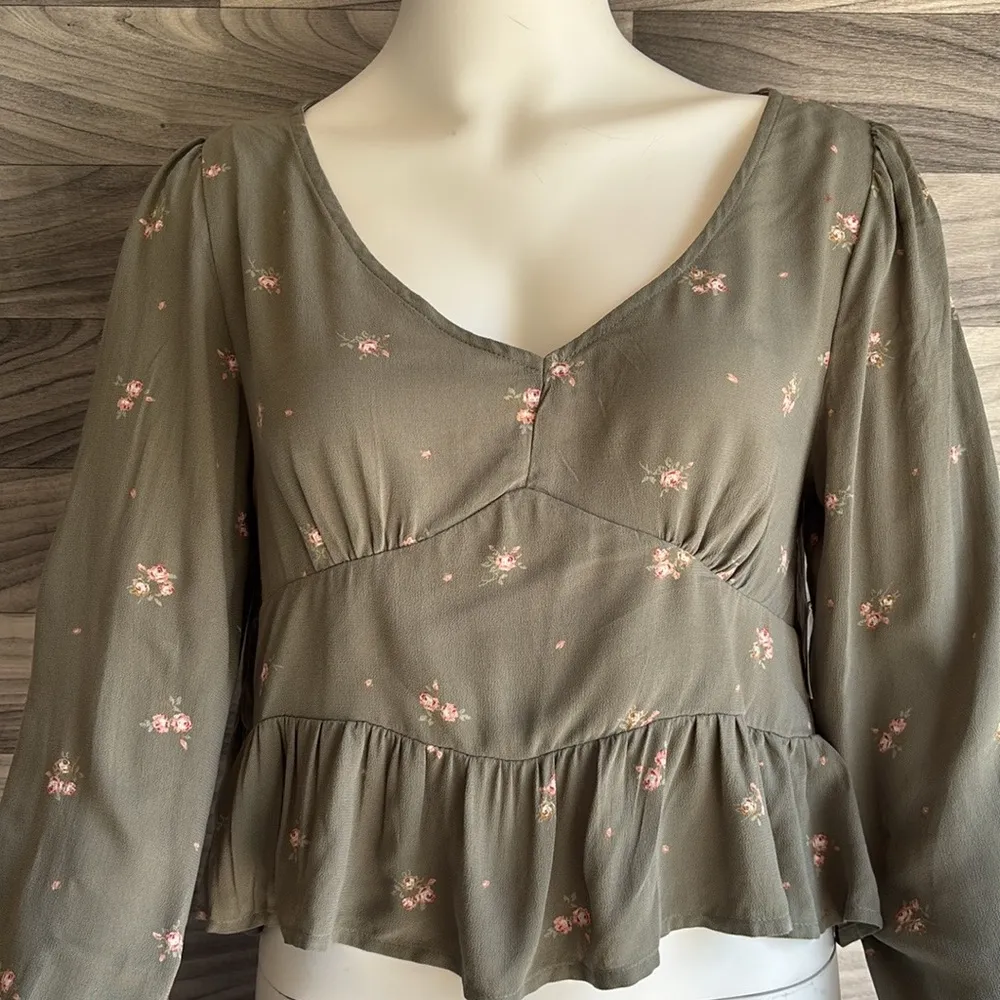 Arizona Jean Company Green Puff Sleeve Peplum Blouse - Image 10
