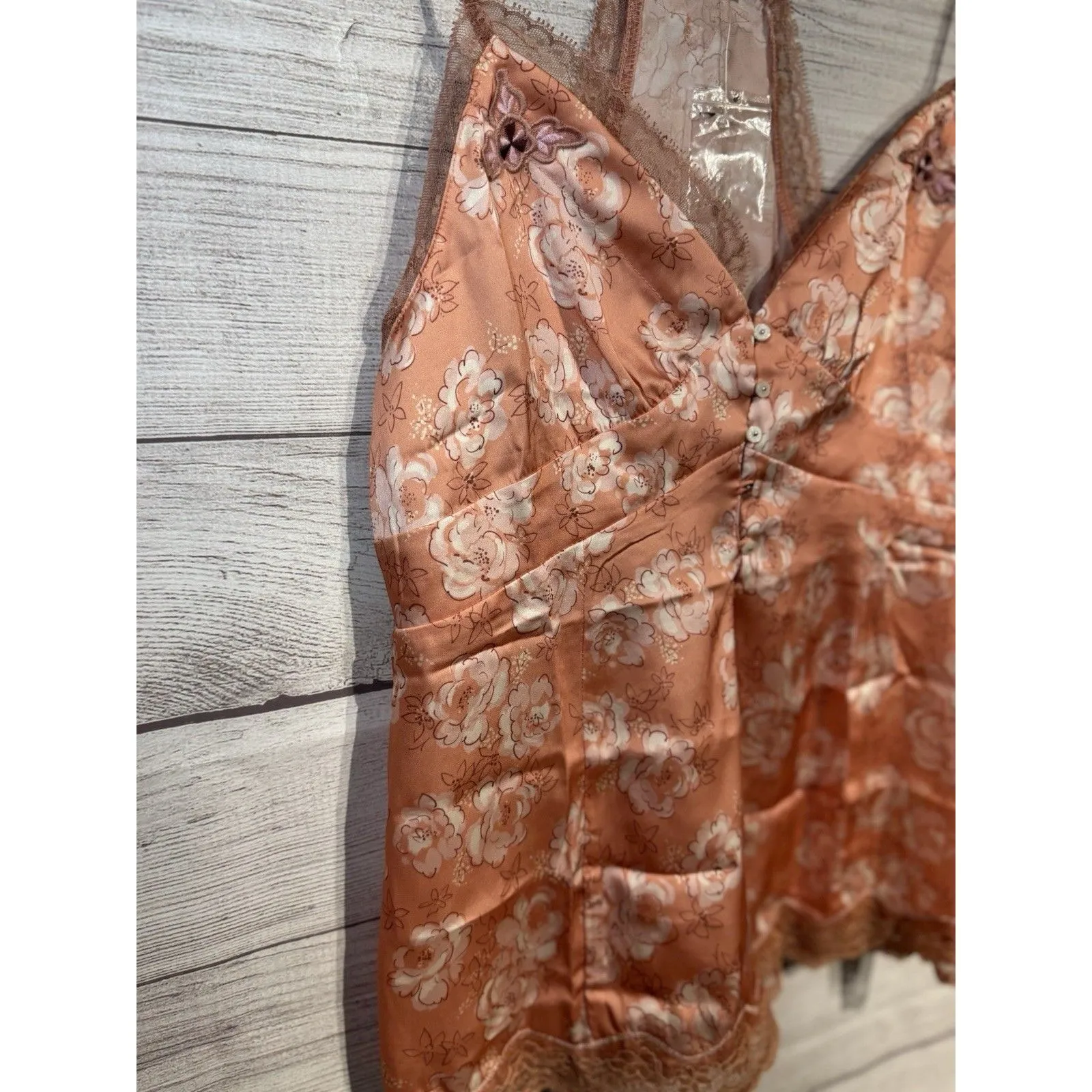NEW FREE PEOPLE INTIMATELY PEACH/PINK EMBROIDERED SATIN SLEEP CAMI SMALL LACEY - Image 3