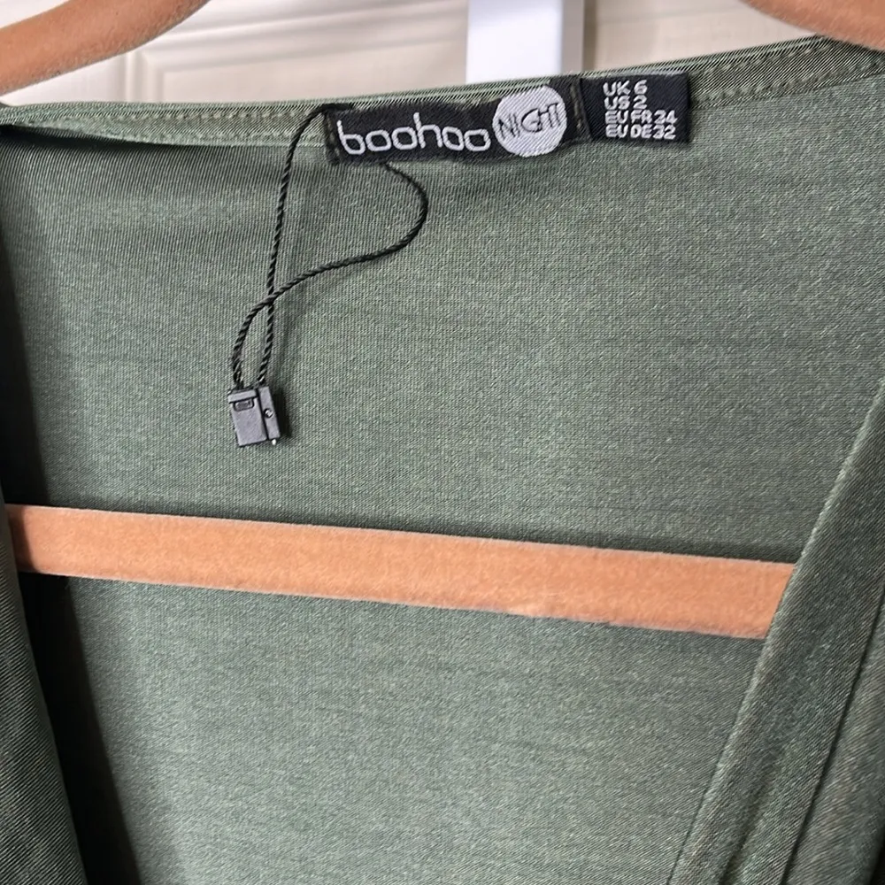 Boohoo Night V Neck Mini Dress - Image 3