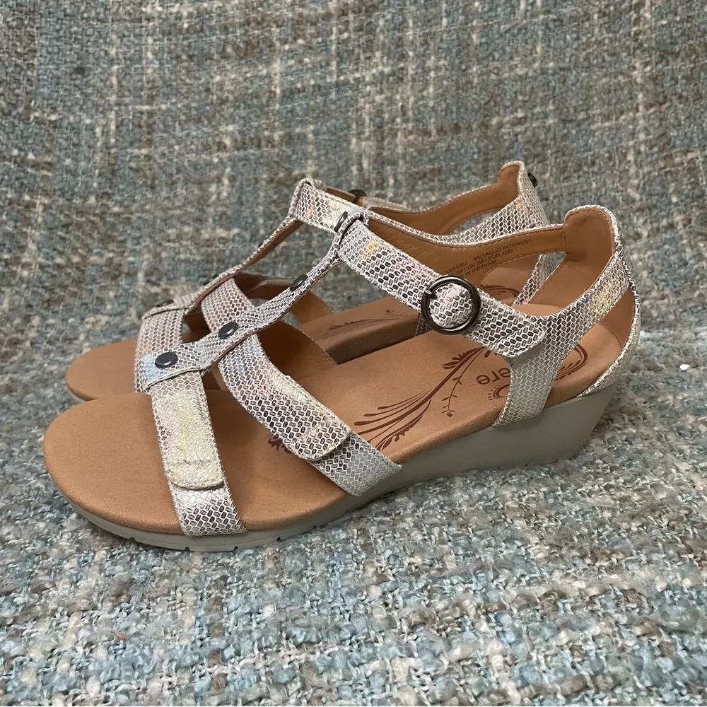 Revere Nassau Orthopedic Closed Heel Wedge Sandal in Metallic Interest Leather Size 9 - Image 2