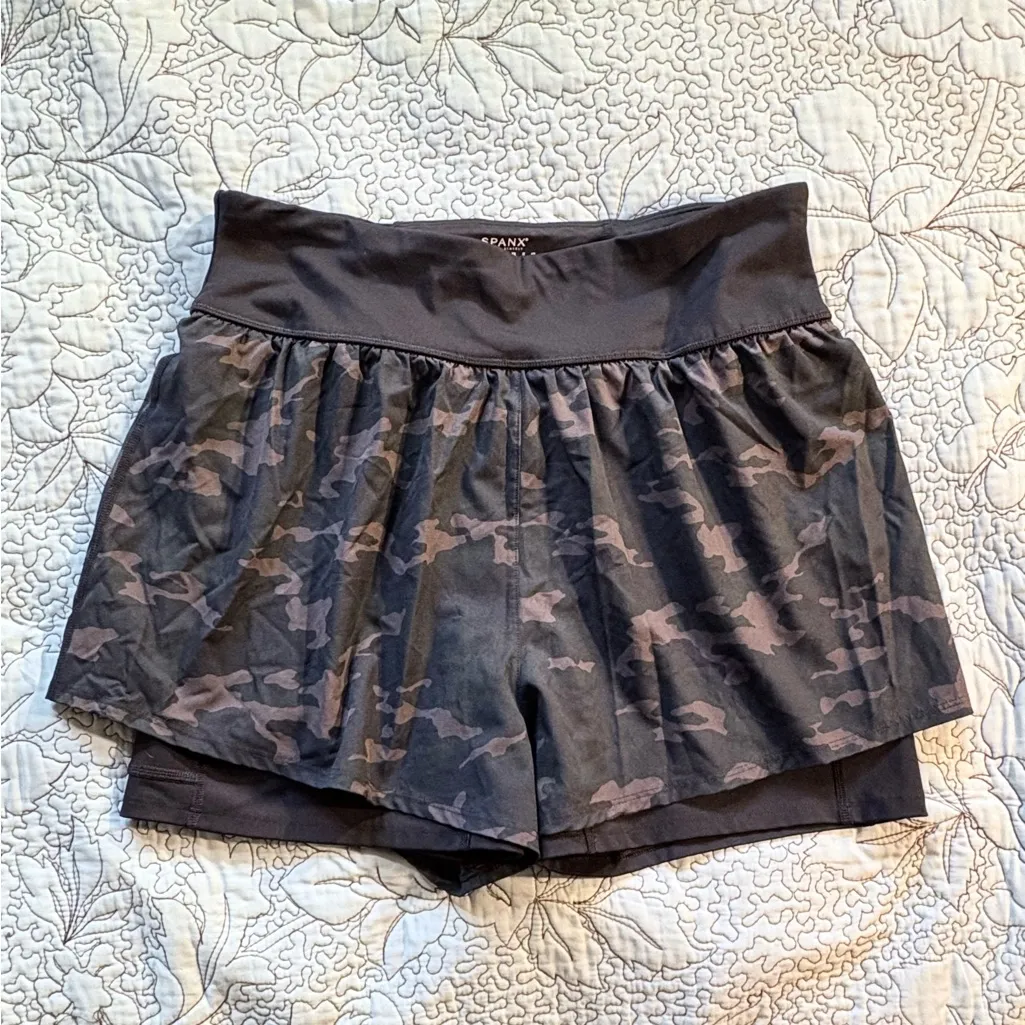 Spanx  Get Moving Camo 2-in-1 Athletic Shorts Black Size Large💛 - Image 10