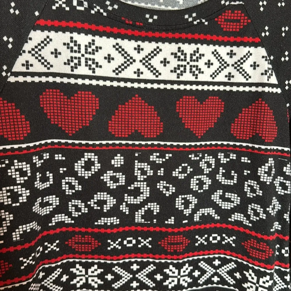 Betsey Johnson Hearts & Lips XO Pullover Black/Red/White Top Size Medium - Image 3