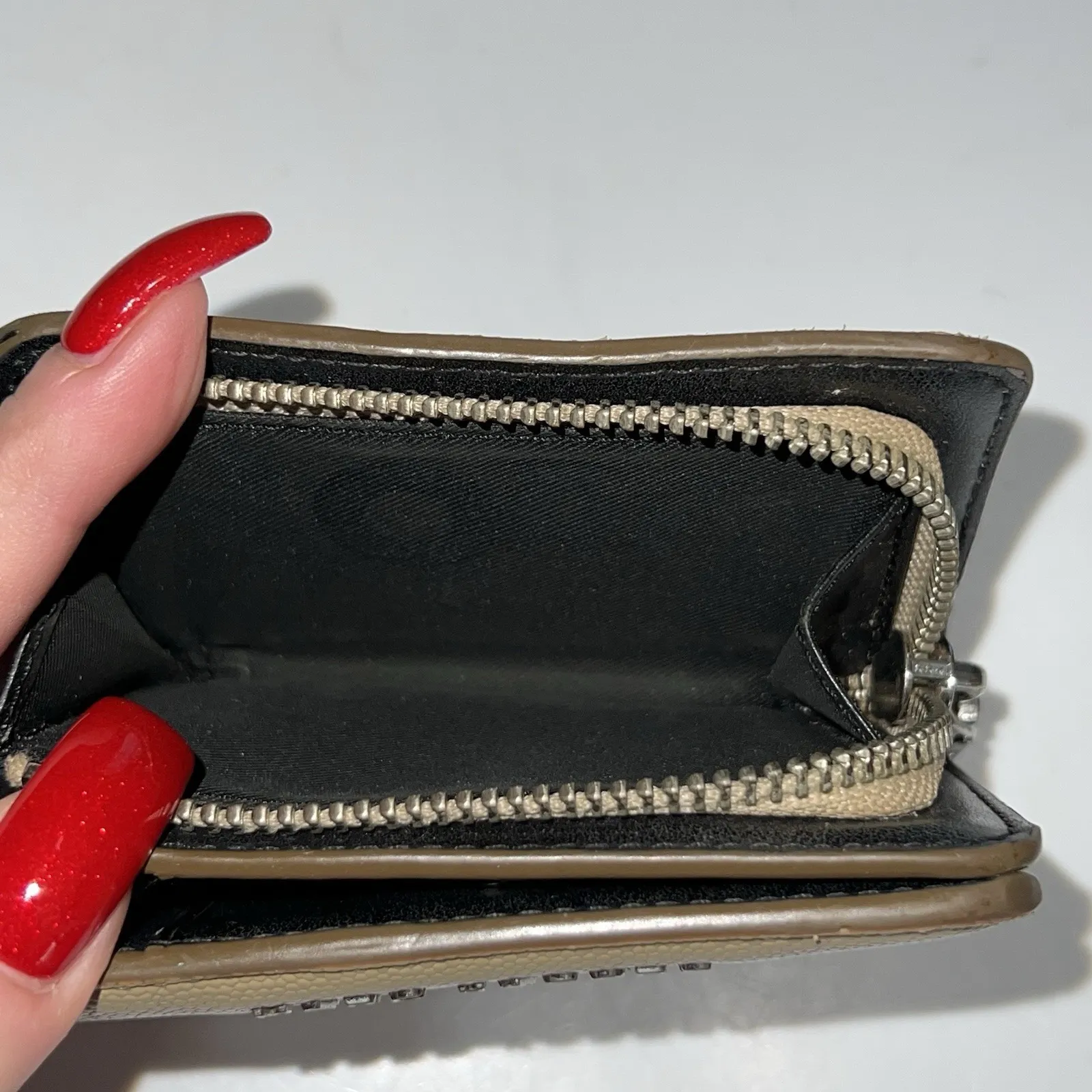 Marc Jacobs Daily Small Bifold Women's Leather Wallet Uniform Khaki Tan - Image 7