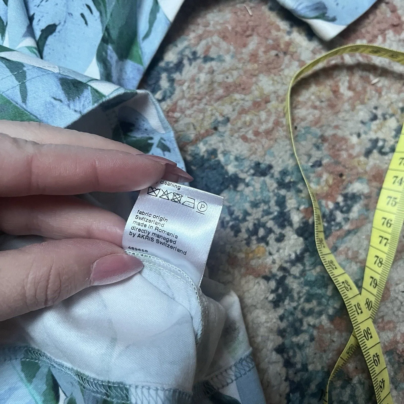 Women's Akris Punto Blue Floral Hawaiian Short Sleeve T-Shirt Top Size 4 - Image 6