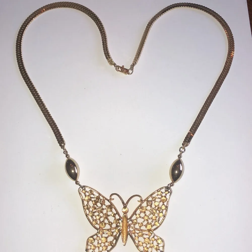 HUGE Vintage Gold Tone CZ Rhinestones Cutout Butterfly Pendant Necklace - Image 6