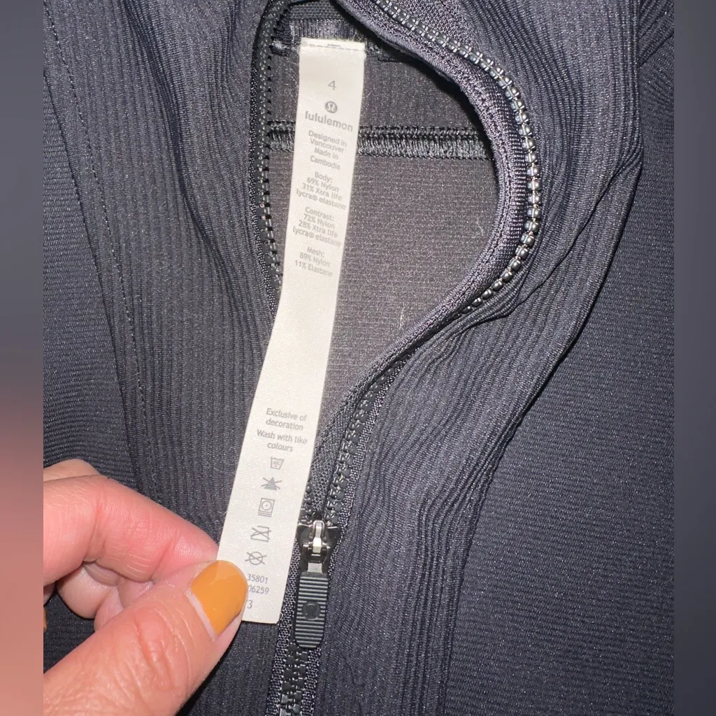 Lululemon Half Zip Cropped Ribbed Long Sleeve size 4 - Image 3