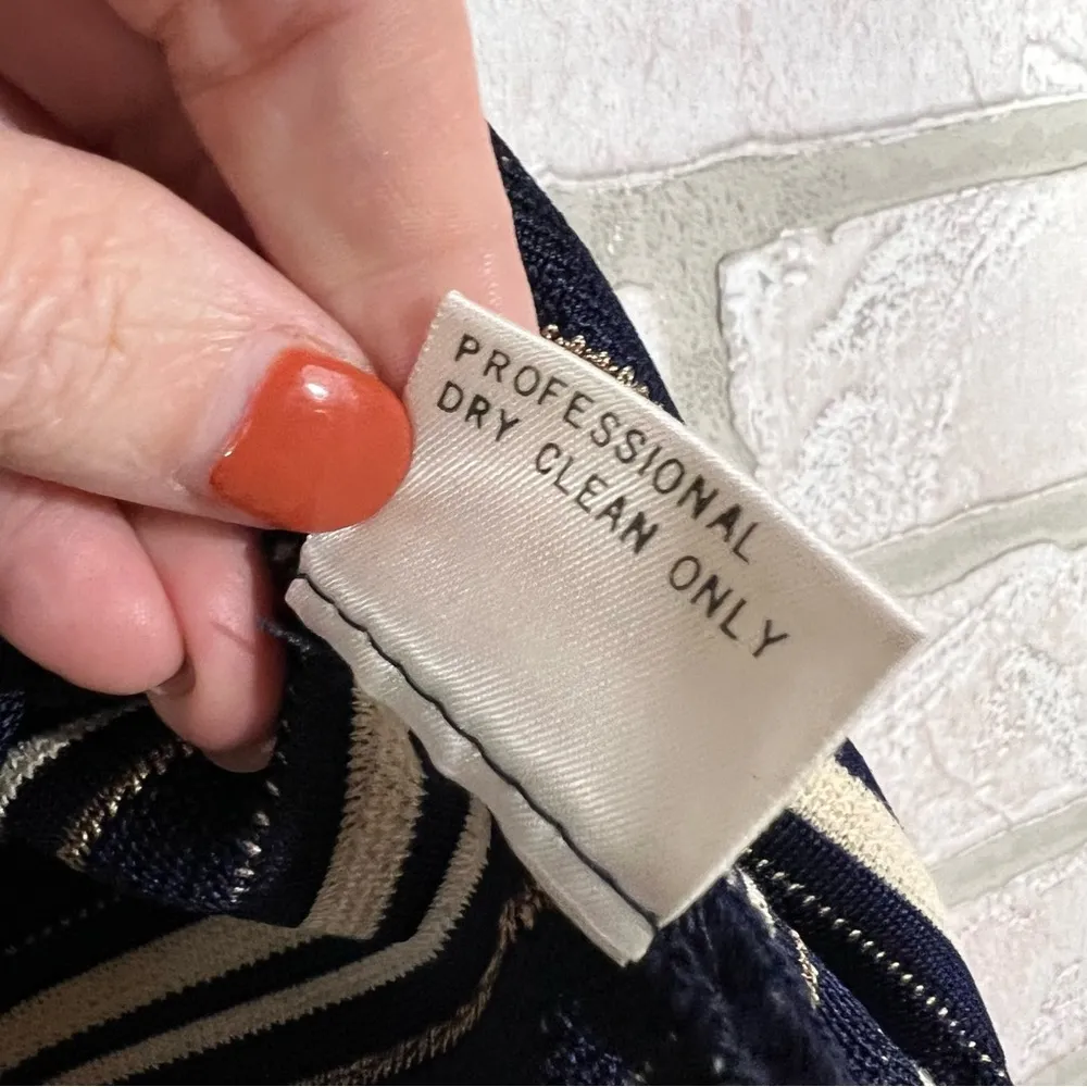 St John Sport Santana Knit Striped Sleeveless Top in Navy, Cream and Gold Size L - Image 8